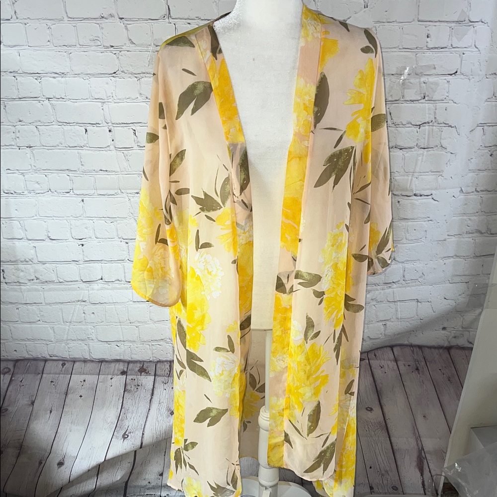 Beach cover up. Yellow Floral Semi Sheer Kimono. Exc condition